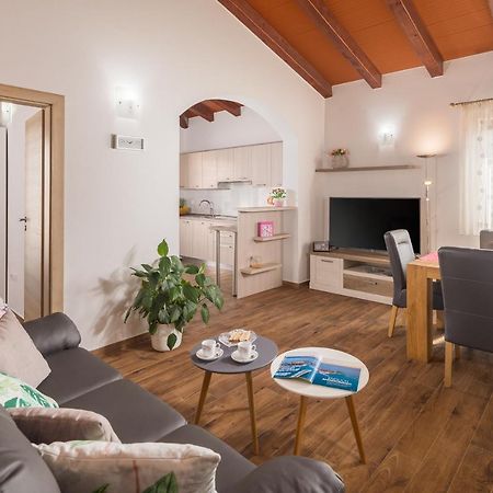 Villa Gracia Sveti Lovreč Pazenatički Eksteriør billede