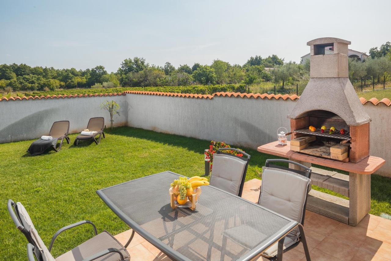 Villa Gracia Sveti Lovreč Pazenatički Eksteriør billede
