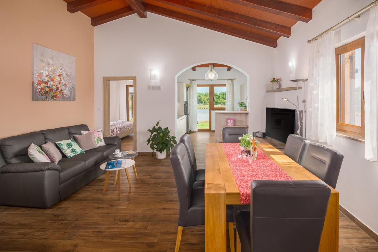 Villa Gracia Sveti Lovreč Pazenatički Eksteriør billede