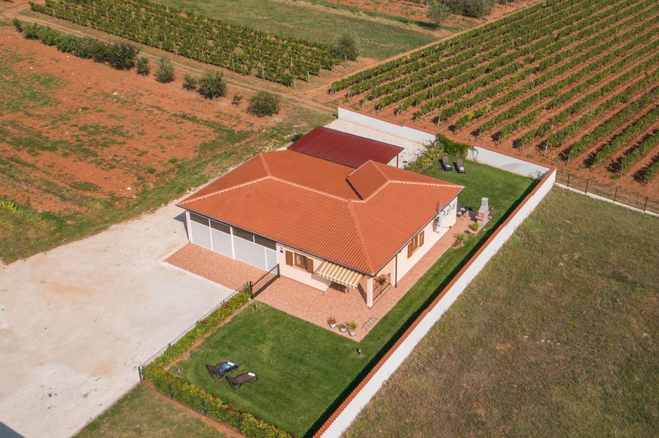 Villa Gracia Sveti Lovreč Pazenatički Eksteriør billede