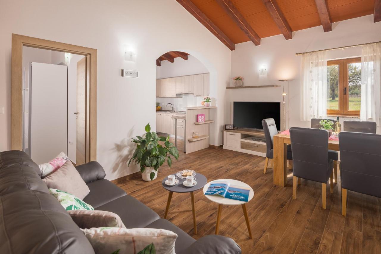 Villa Gracia Sveti Lovreč Pazenatički Eksteriør billede