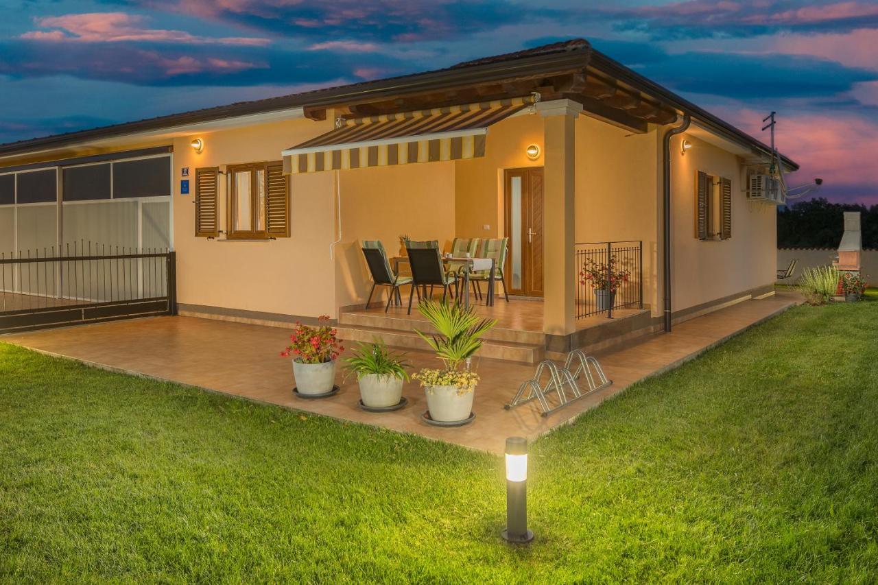 Villa Gracia Sveti Lovreč Pazenatički Eksteriør billede