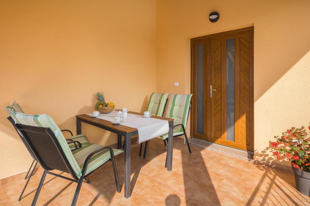 Villa Gracia Sveti Lovreč Pazenatički Eksteriør billede