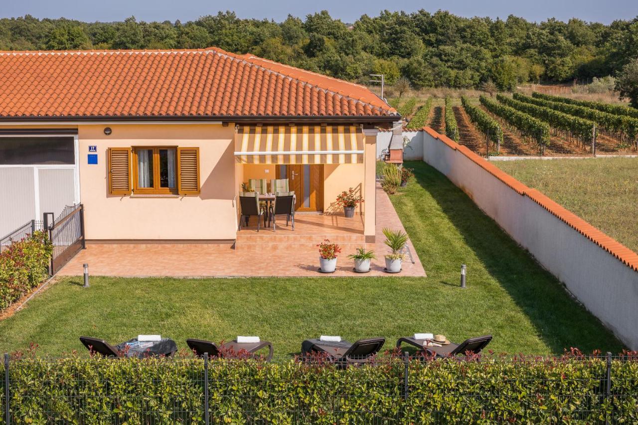 Villa Gracia Sveti Lovreč Pazenatički Eksteriør billede