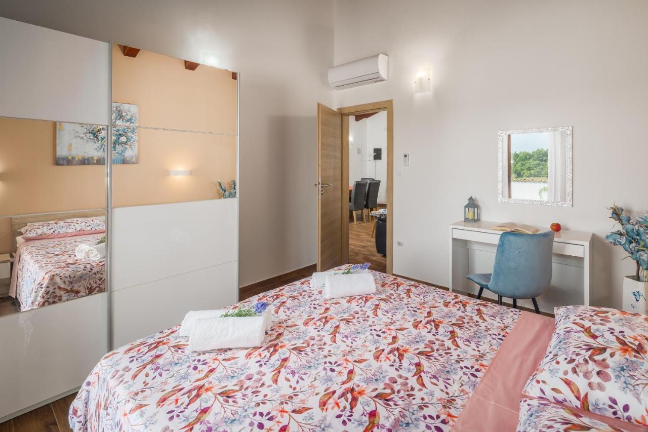 Villa Gracia Sveti Lovreč Pazenatički Eksteriør billede