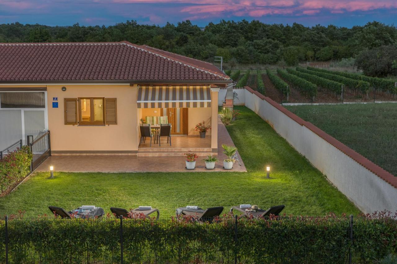 Villa Gracia Sveti Lovreč Pazenatički Eksteriør billede