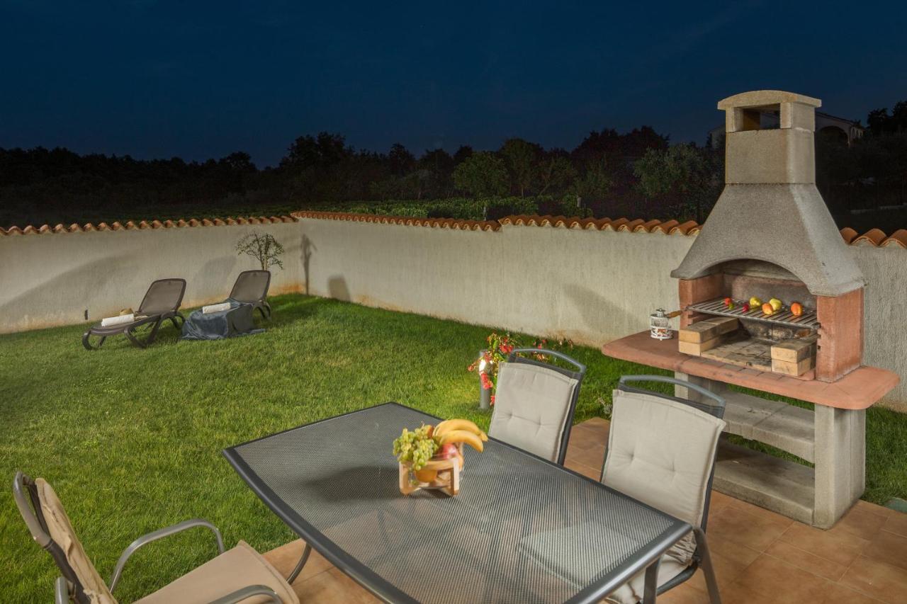 Villa Gracia Sveti Lovreč Pazenatički Eksteriør billede
