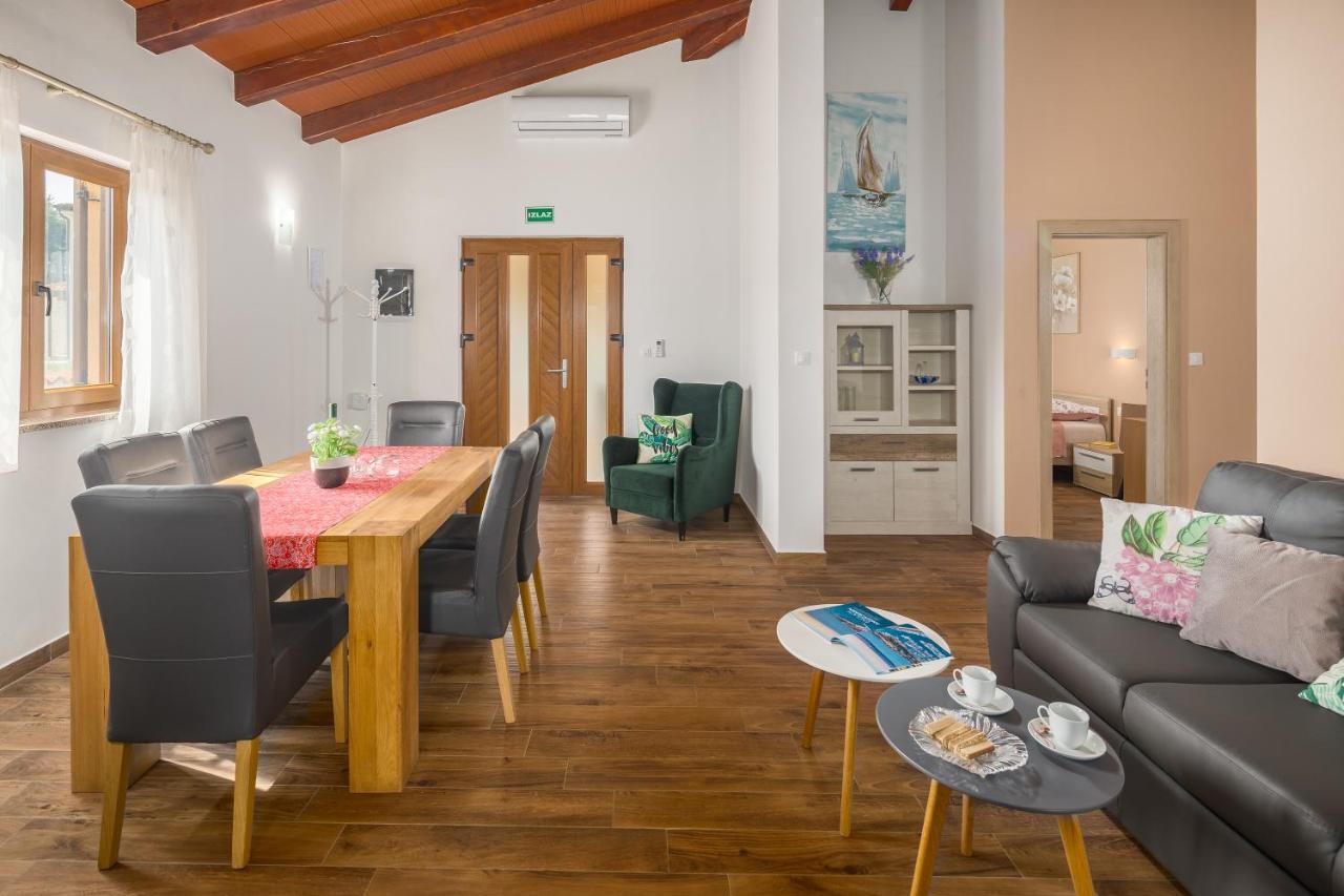 Villa Gracia Sveti Lovreč Pazenatički Eksteriør billede