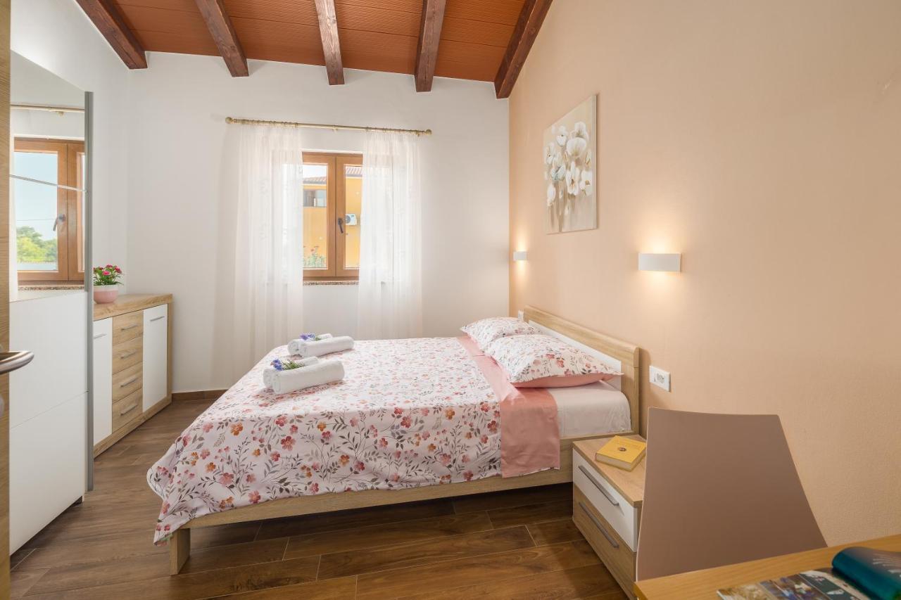 Villa Gracia Sveti Lovreč Pazenatički Eksteriør billede
